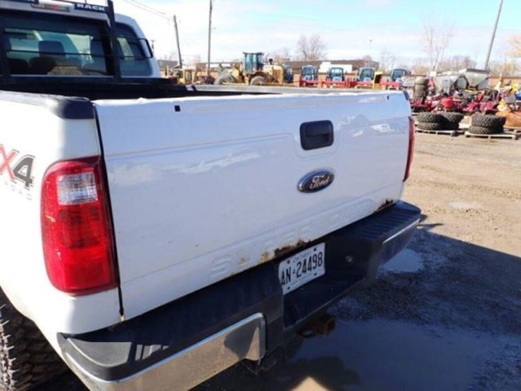 2016-ford-f350-xlt-image-30