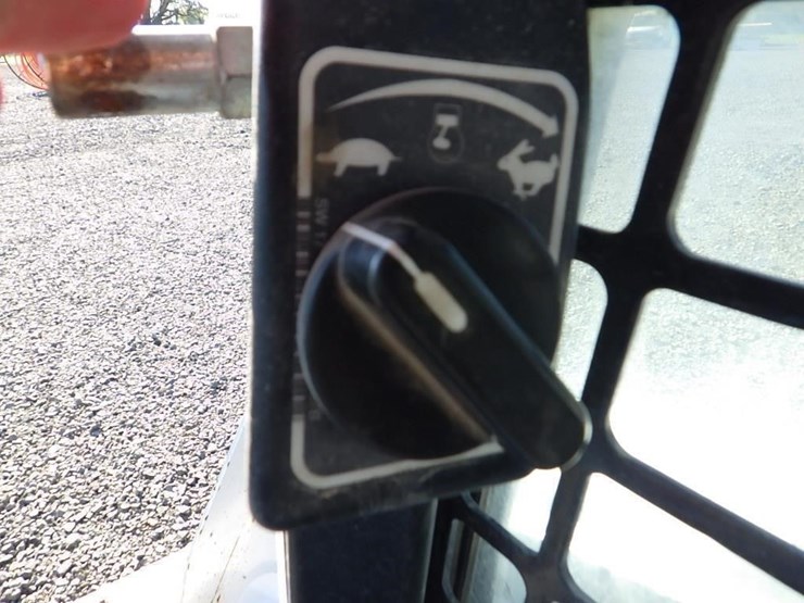 2021-bobcat-t740-image-31