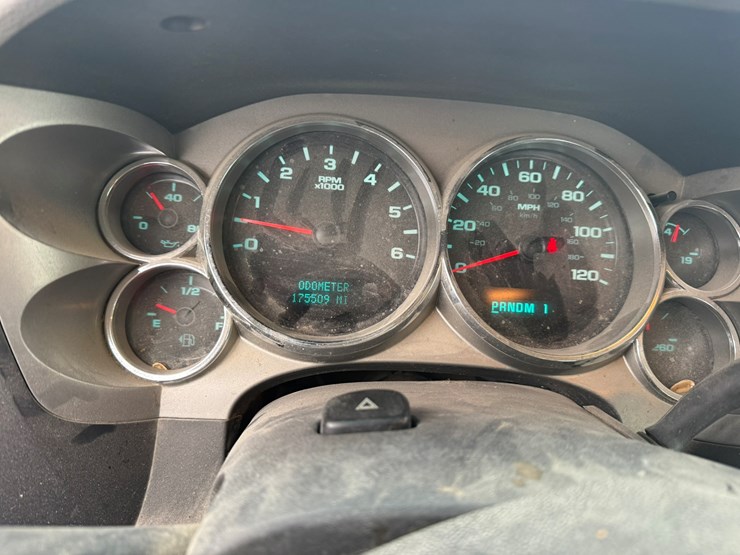 2012-chevrolet-3500-image-42