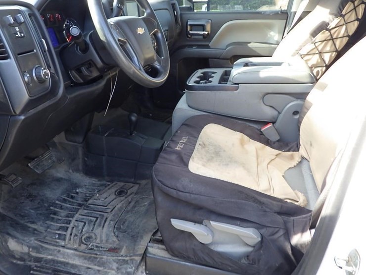 2017-chevrolet-2500hd-image-26