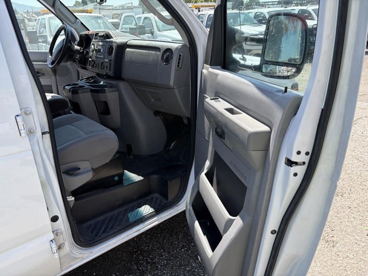 2011-ford-e350-image-10