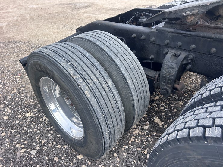 1998-peterbilt-379-image-27