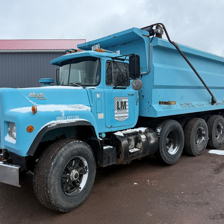 #1056 • 1989 Mack Quad Axle Dump Truck