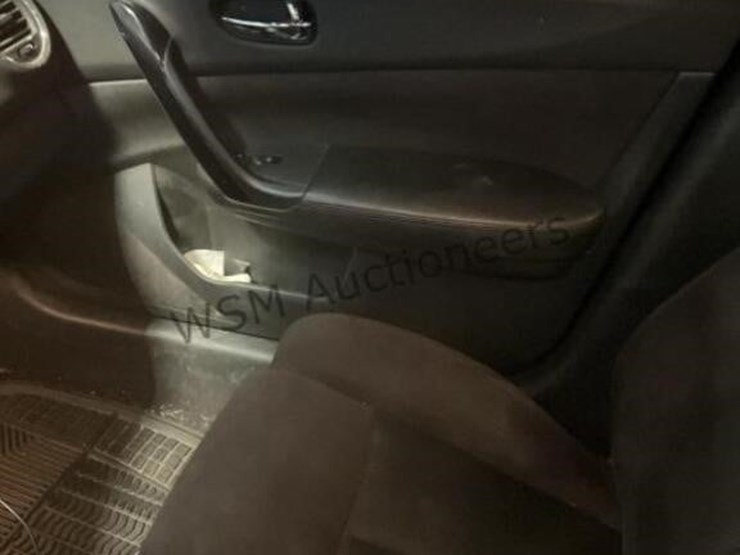 2011-nissan-maxima-sdn-image-21