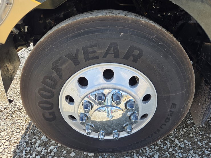 2013-peterbilt-337-image-57