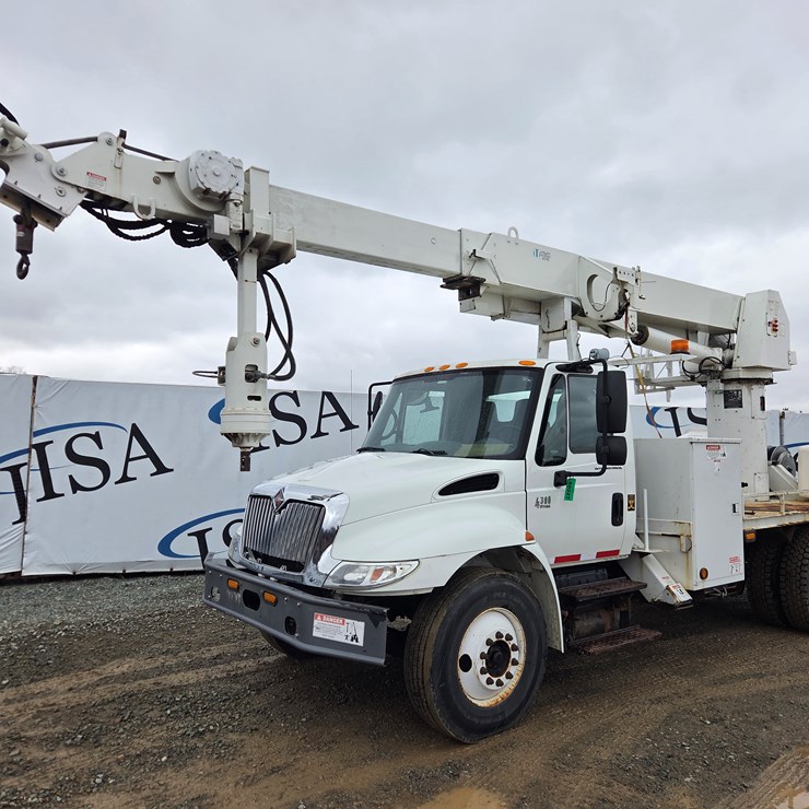 2003 INTERNATIONAL 4300 SBA