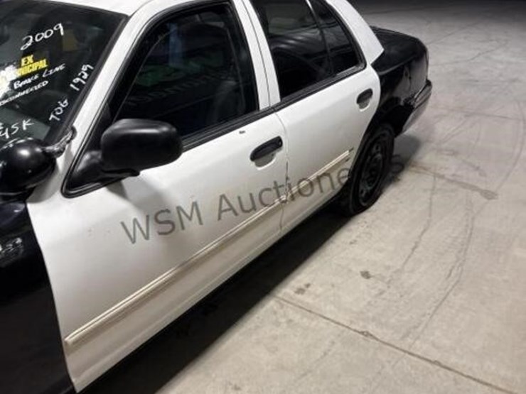 2009-ford-crown-victoria-sdn-image-5