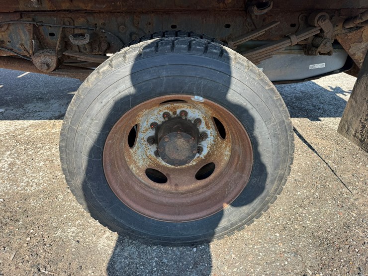 2011-ford-f550-xl-image-41