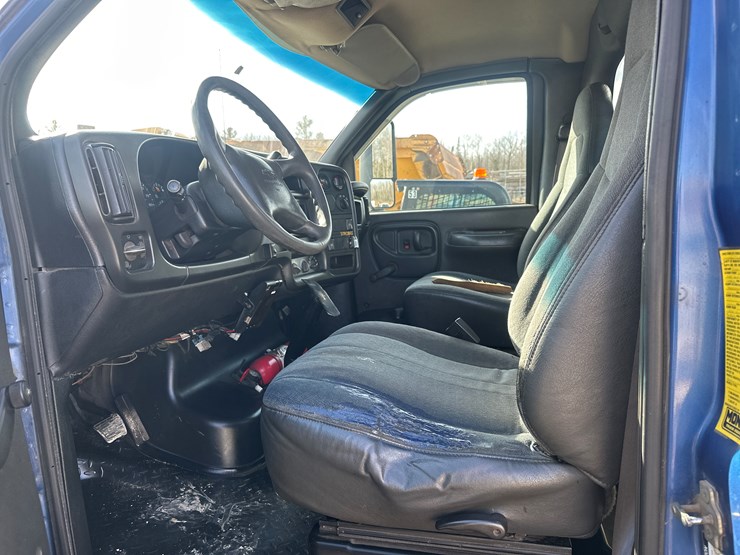 2005-massey-ferguson-8-image-28