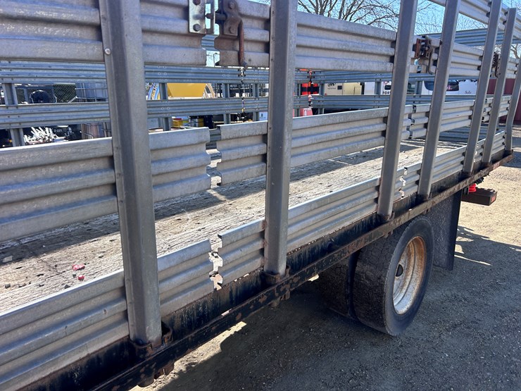 2012-isuzu-npr-image-14