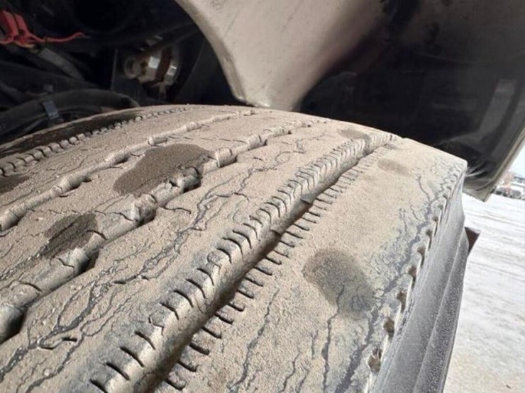 2008-peterbilt-335-image-57