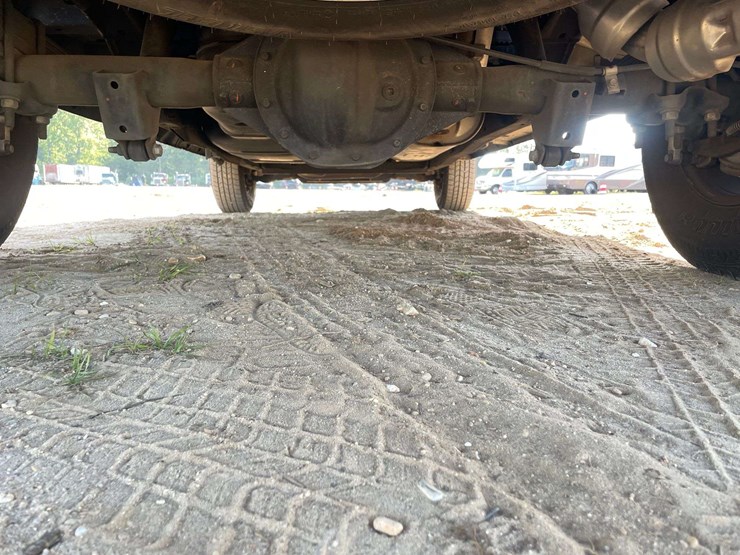 2024-chevrolet-express-2500-image-23