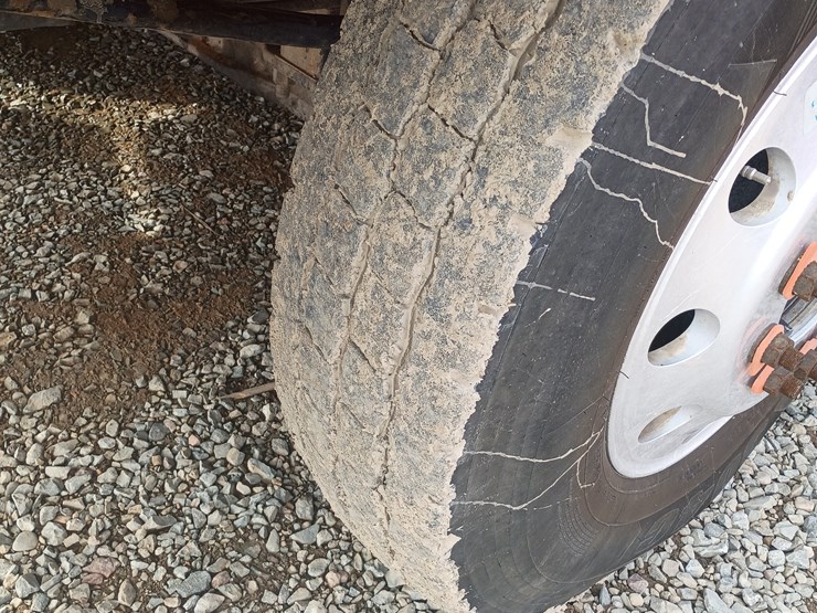 2012-massey-ferguson-8-image-66