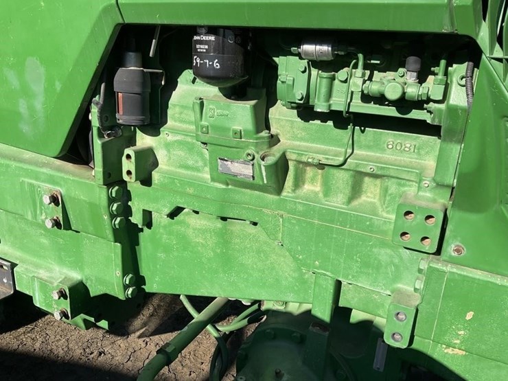 john-deere-8210-image-8