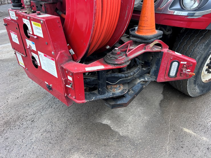 #1690-•-2013-international-7500-6x4-hydro-excavation-truck-image-9