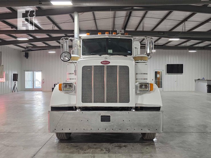 2009-peterbilt-367-image-7