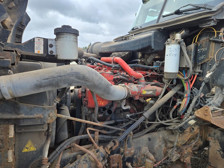 2014-massey-ferguson-8-image-44