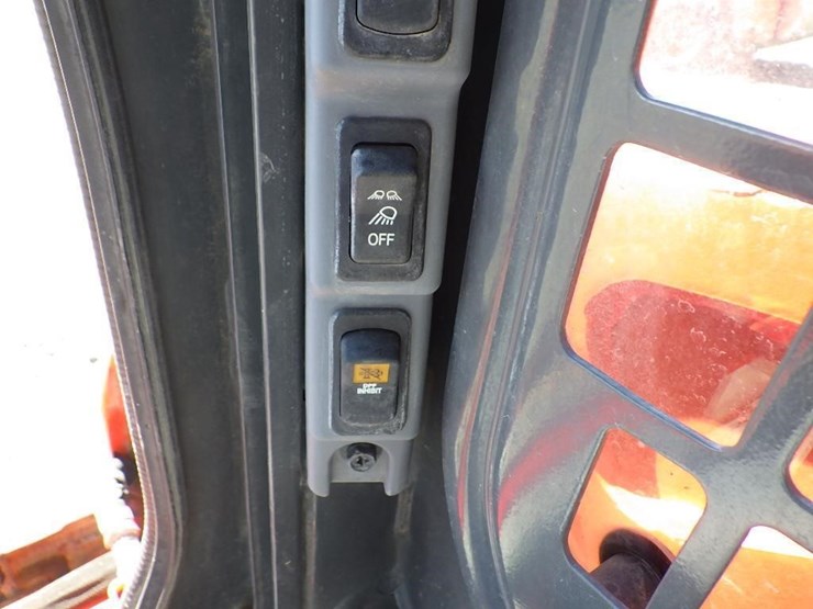 kubota-ssv65-image-26