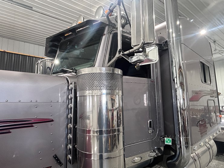 2007-peterbilt-379-image-12