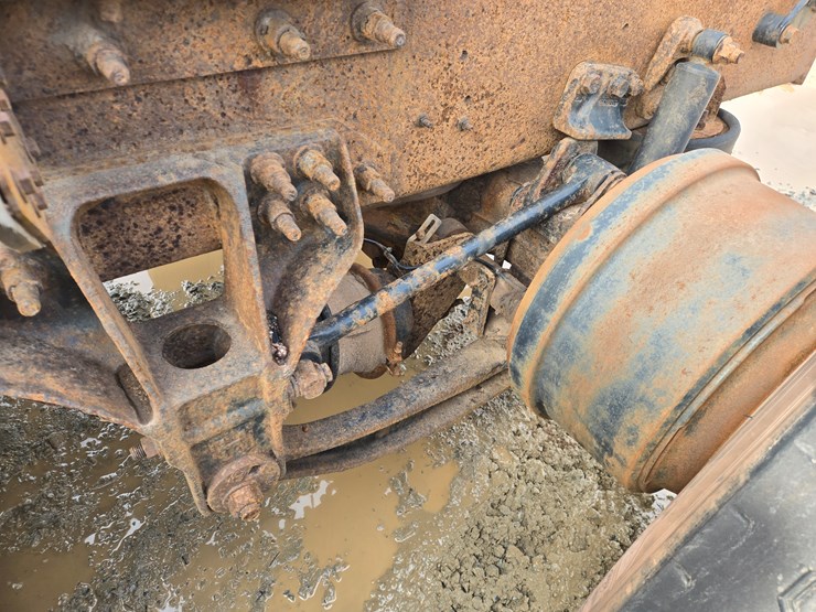 2014-massey-ferguson-8-image-29