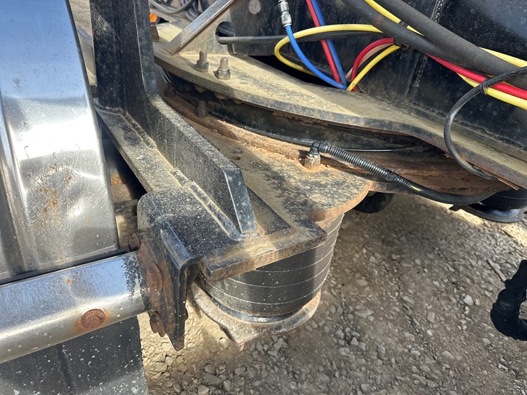 2010-massey-ferguson-8-image-57