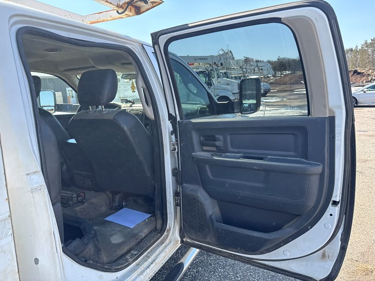 #1065-•-2013-ram-5500-heavy-duty-service-truck-image-18