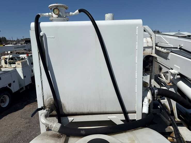 2002-freightliner-fl80-image-33