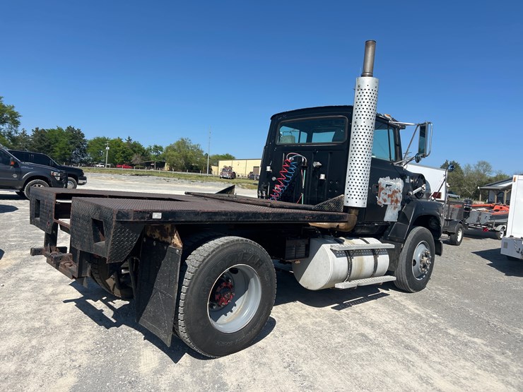 1992-ford-ls9000-image-3