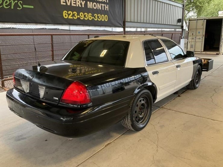 2009-ford-crown-victoria-sdn-image-7