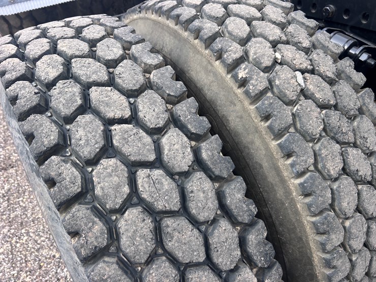 #1009-•-2012-western-star-conventional-4-sleeper-cab-truck-tractor-image-87