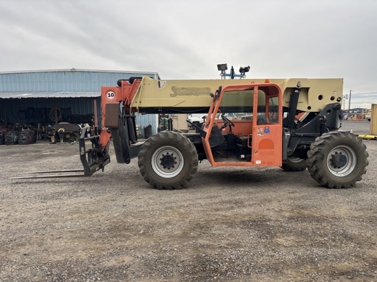 2011-jlg-g10-55a-image-2