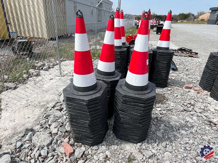 lot-of-50-unused-2026-ce-irstc-safety-traffic-cones-image-4