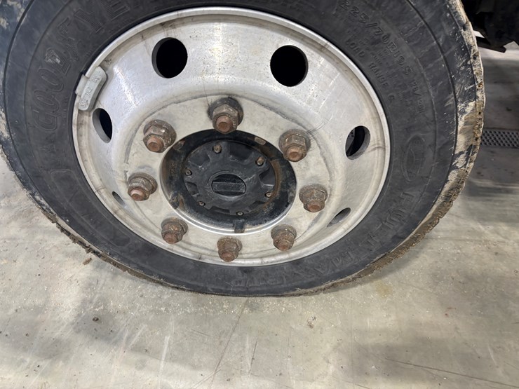 #2331-•-2022-chevrolet-5500-hd-flatbed-truck-image-86