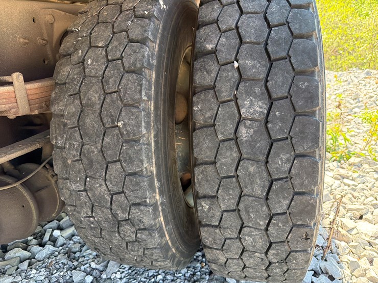 2005-international-durastar-4400-image-50