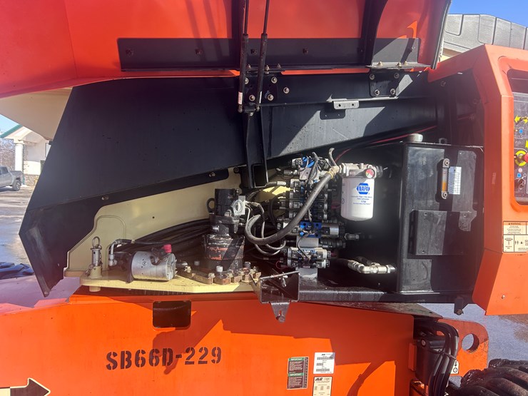 2011-jlg-660sj-image-44
