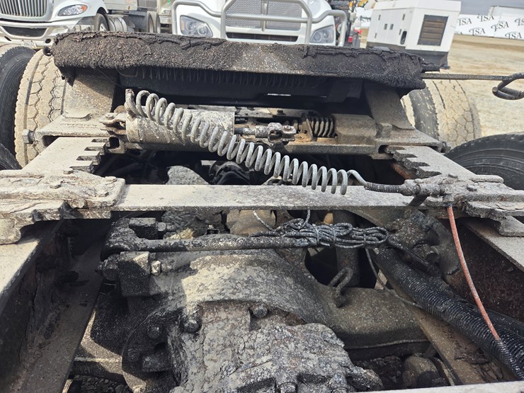 2007-peterbilt-579-image-28