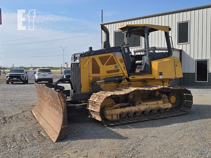 2016-deere-700k-lgp-image-1