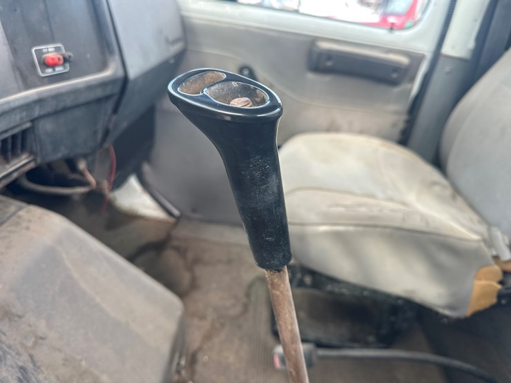 1995-international-8100-image-59