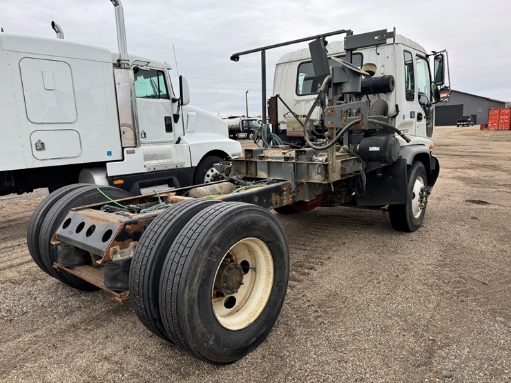 2005-gmc-t7500-image-4