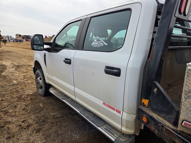 2017-ford-f350-image-19