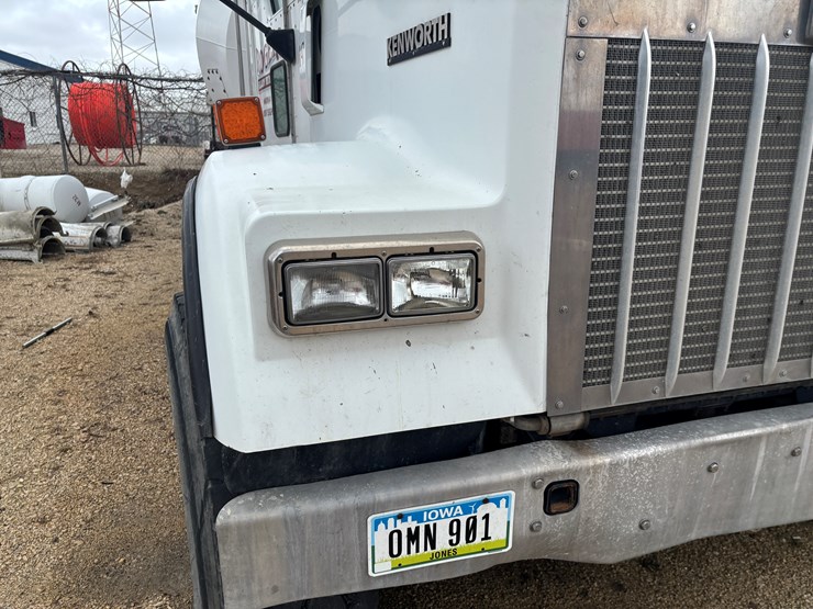 2004-kenworth-w900-image-16