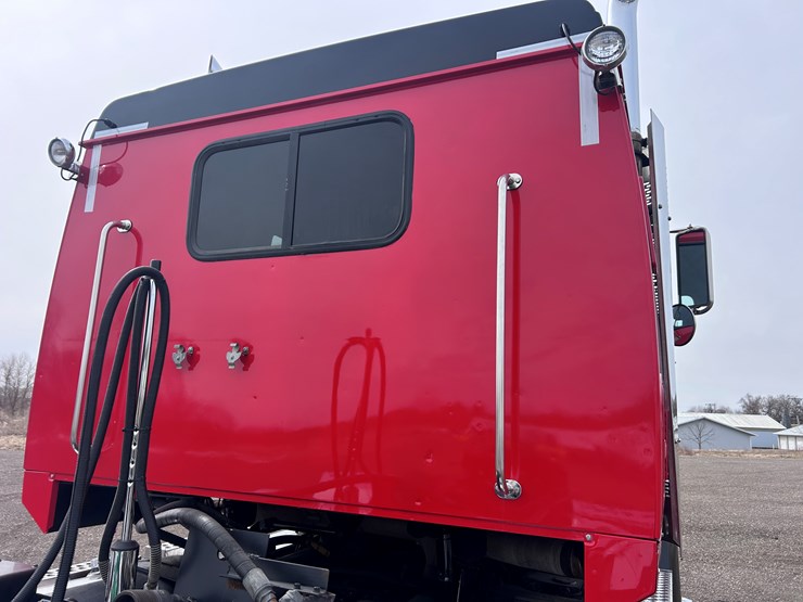 #1009-•-2012-western-star-conventional-4-sleeper-cab-truck-tractor-image-41
