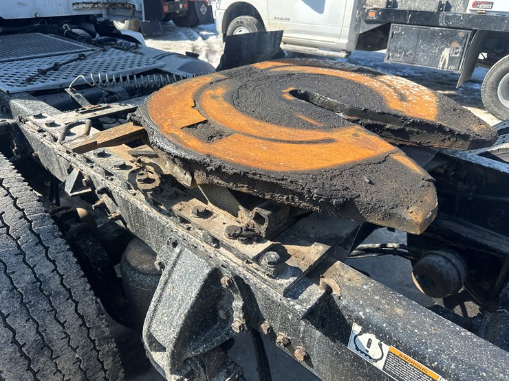 2017-kenworth-t680-image-26