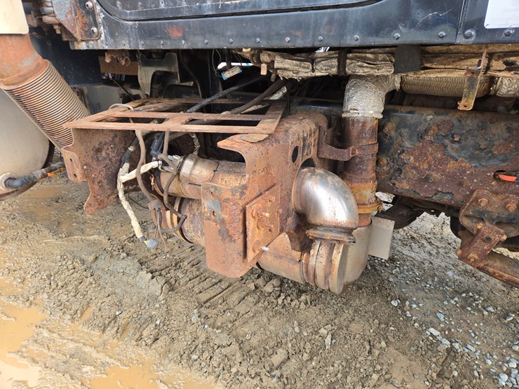 2014-massey-ferguson-8-image-38