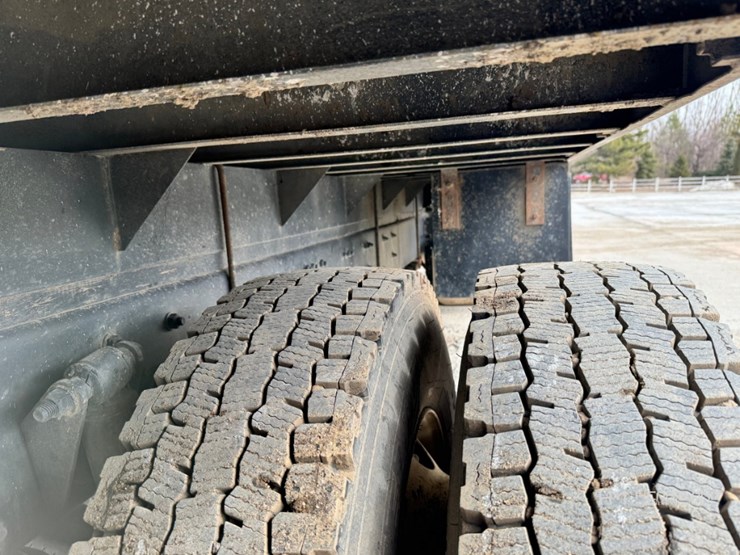 2023-freightliner-m2-106-image-25