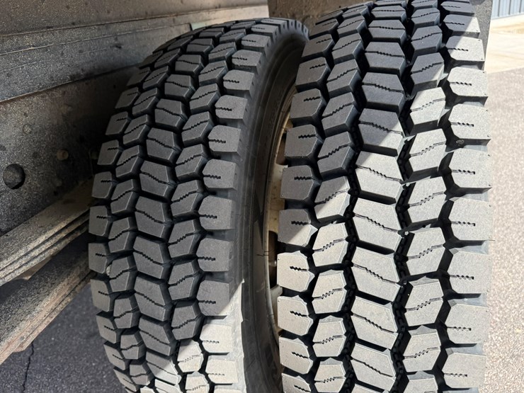 2019-isuzu-nrr-image-55