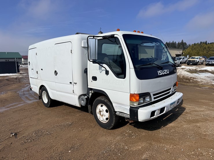 2004-isuzu-npr-image-3