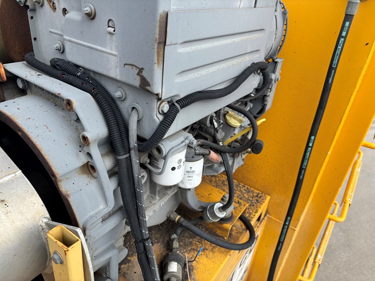 2005-gmc-t7500-image-55