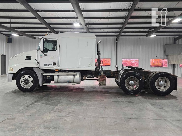 2004-mack-vision-cx613-image-5