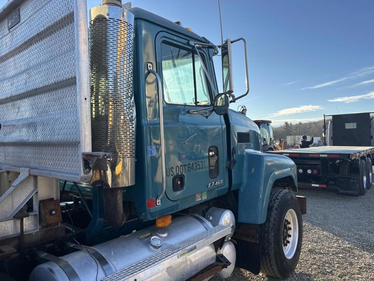 2001-mack-ch613-image-12